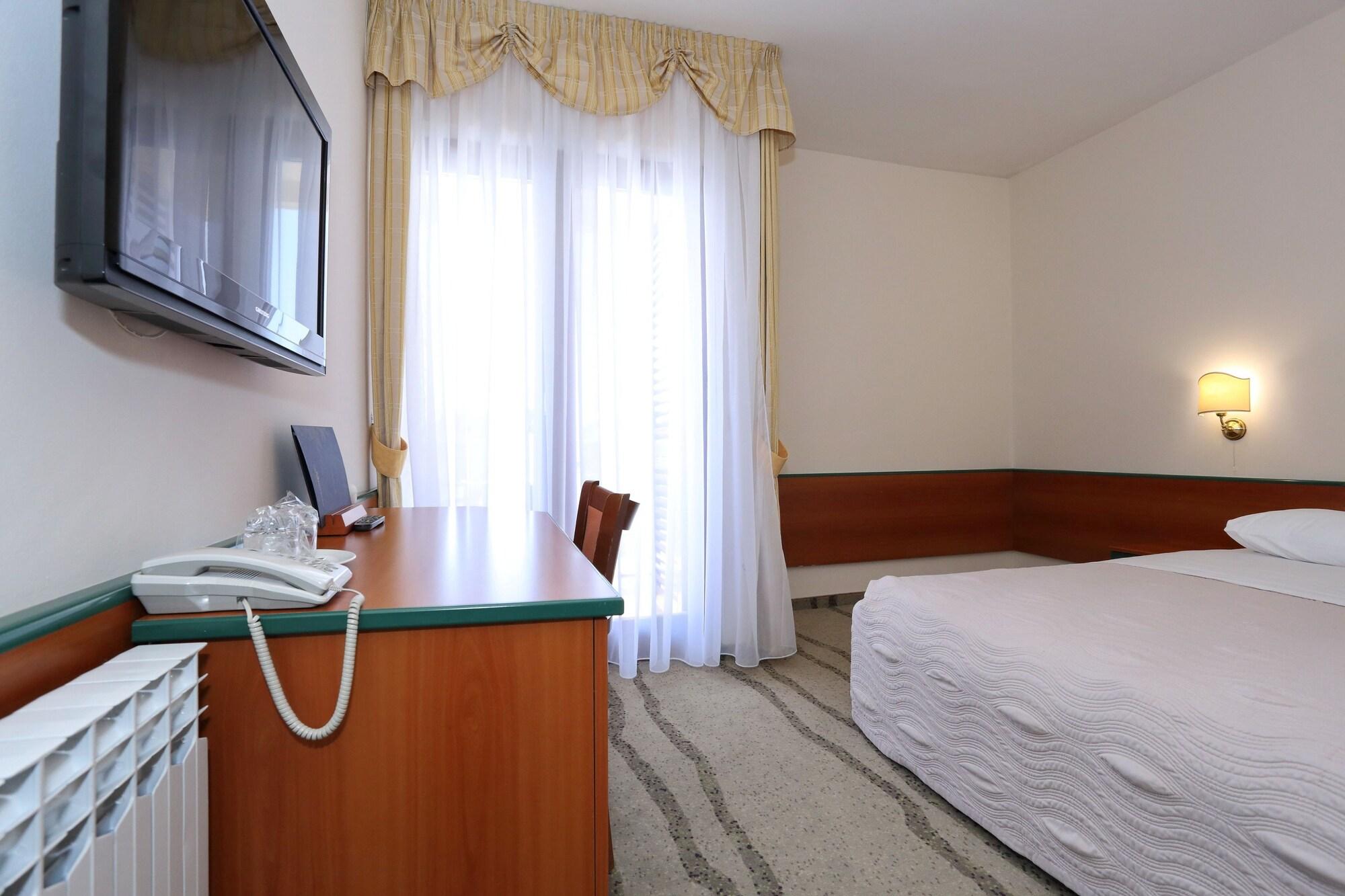 Hotel Mediteran Zadar Zewnętrze zdjęcie